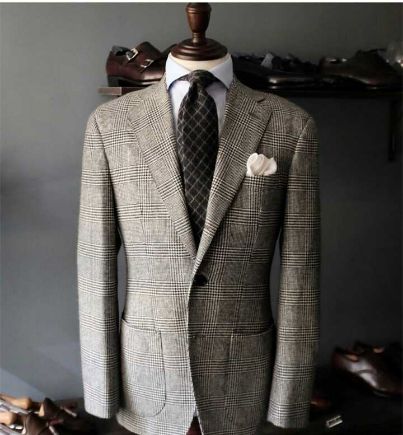 西服定制有哪些好處？定制時(shí)怎樣選擇里料？